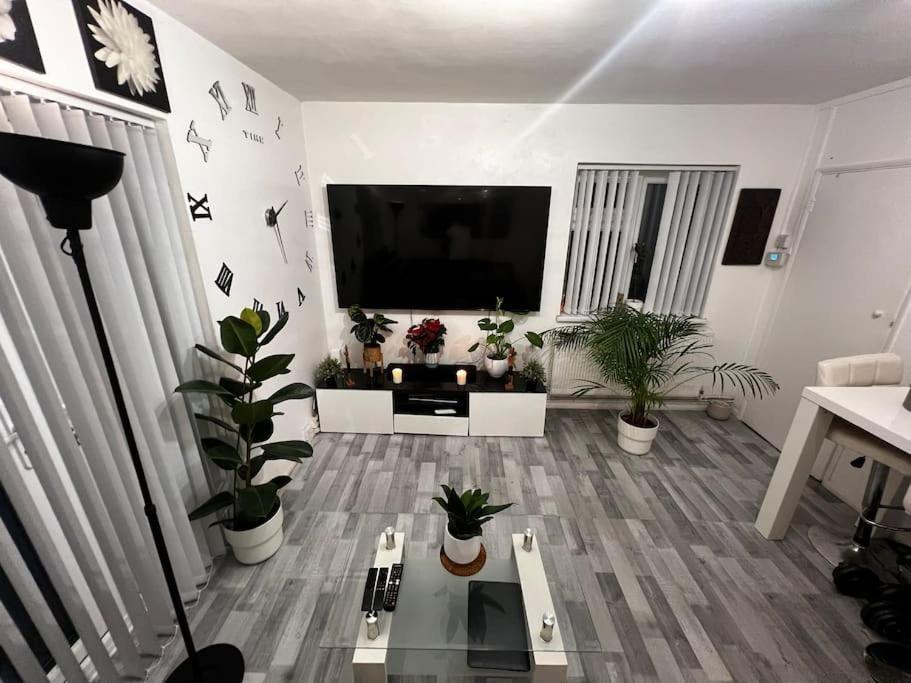1-Bed Flat With Fast Wi-Fi In Prime Location 15Mins From Central Londra Dış mekan fotoğraf