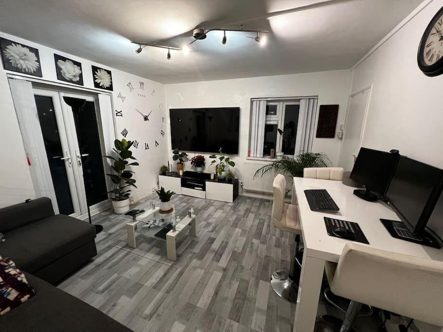 1-Bed Flat With Fast Wi-Fi In Prime Location 15Mins From Central Londra Dış mekan fotoğraf